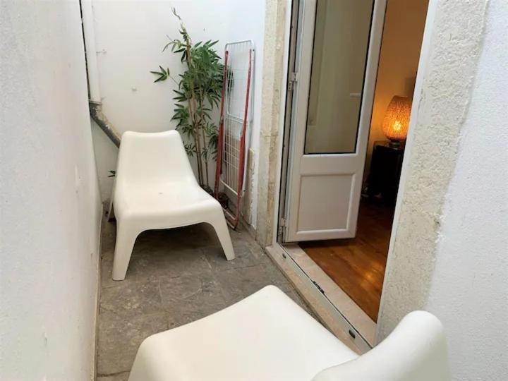 Apartment Necessidades Artists *